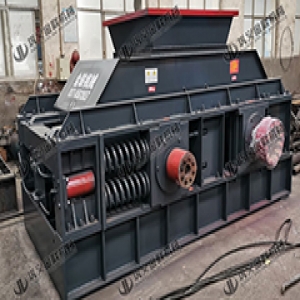 2PG1500x1000大型半自動液壓對輥制砂機發貨圖片