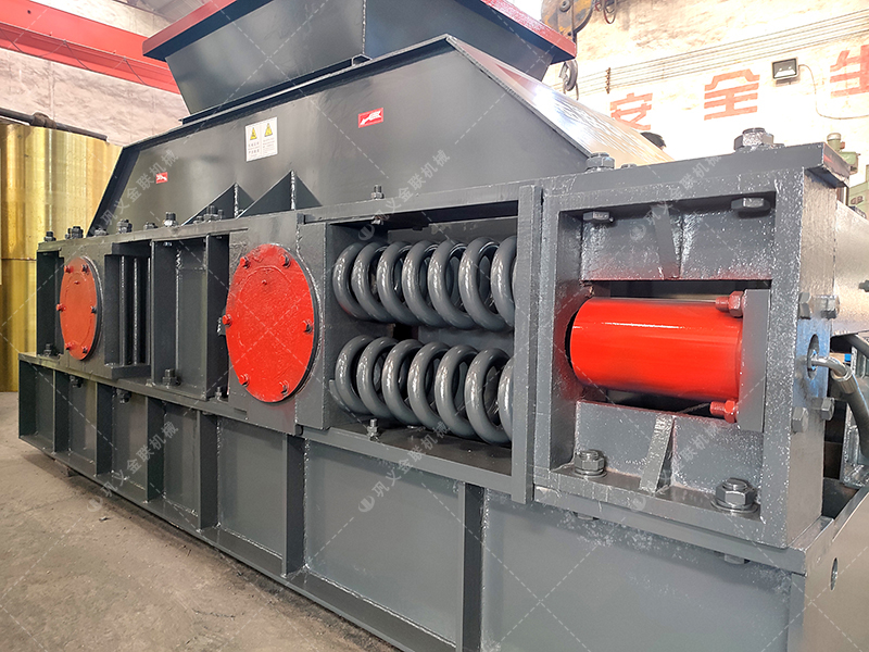 1200x800型液壓對輥制砂機發貨 石灰石制砂