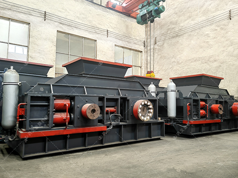 大型全自動液壓對輥制砂機發往四川成都