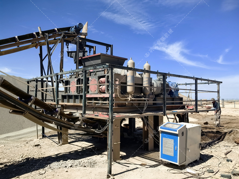 河南液壓對輥制砂機報價，碎石機生產廠家哪里有？